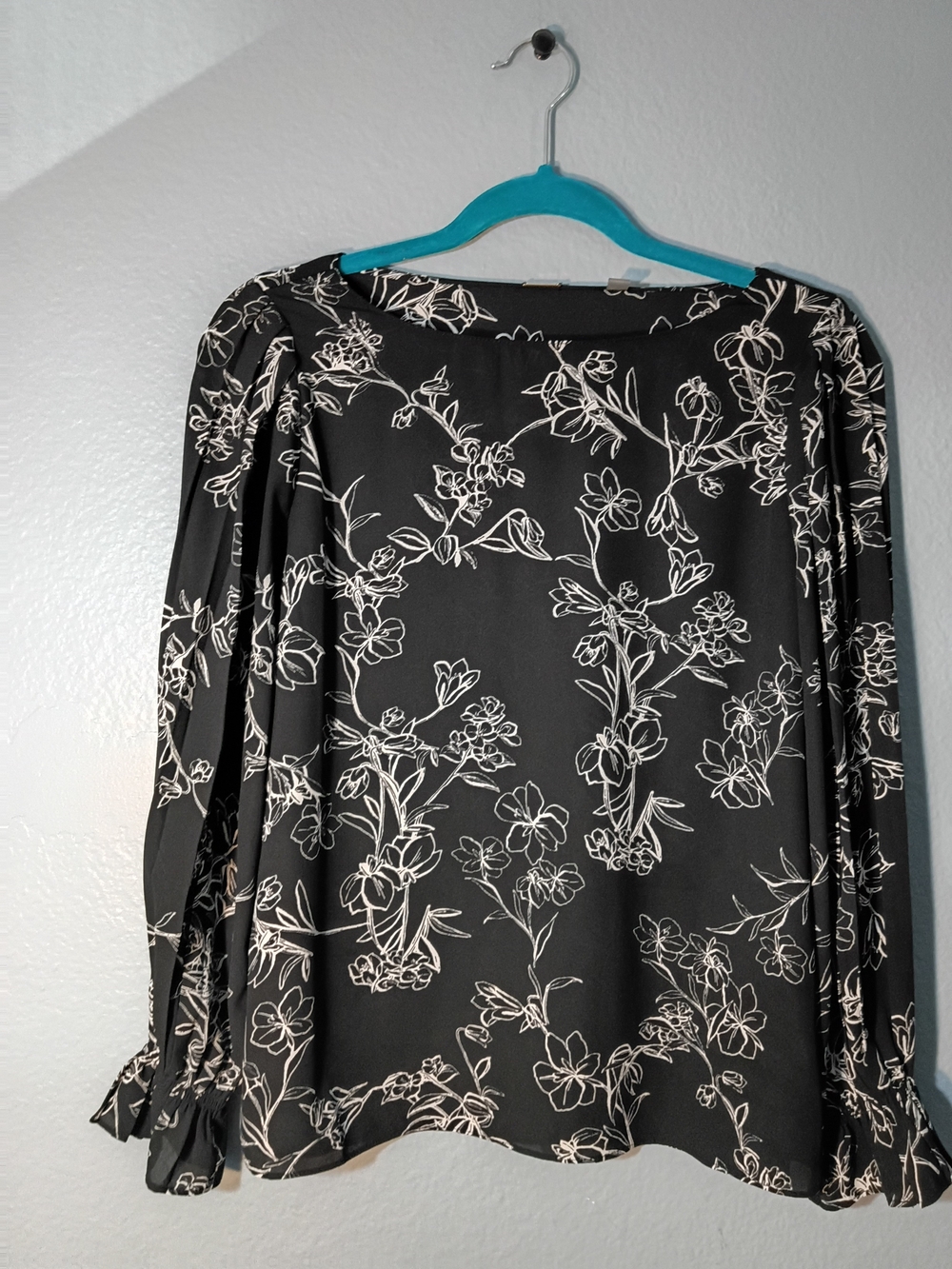 Tahari Black and White Floral Long-Sleeve Blouse